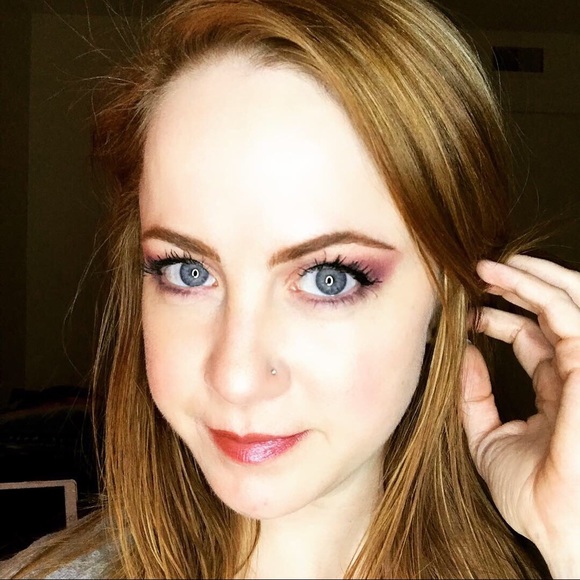 Meet your Posher, Kara - Picture 1 of 1